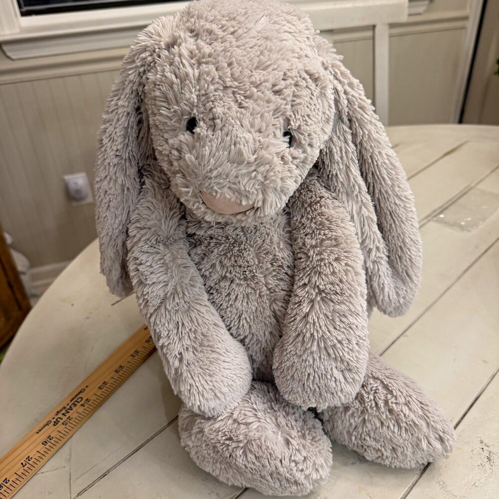 Jellycat Bashful Beige Bunny Rabbit Plush Stuffed Animal Medium BAS3B
